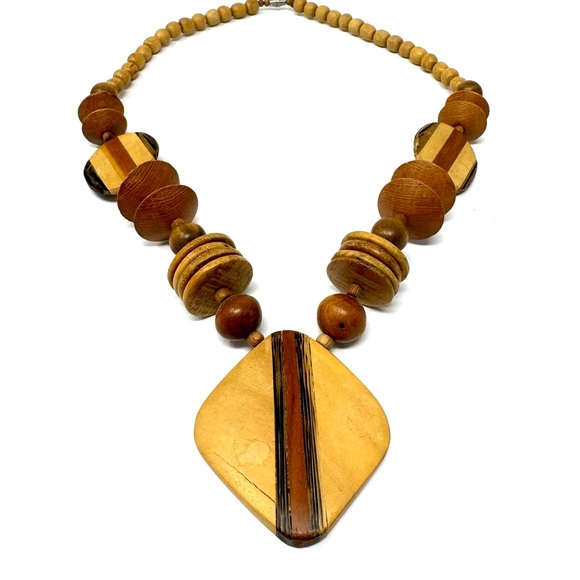Tribal wood necklace - Picture 4 of 10